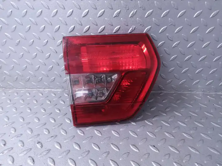Citroen C5 (2008 - 2017) 9675067980 Задний фонарь в крышке багажника — фото 8