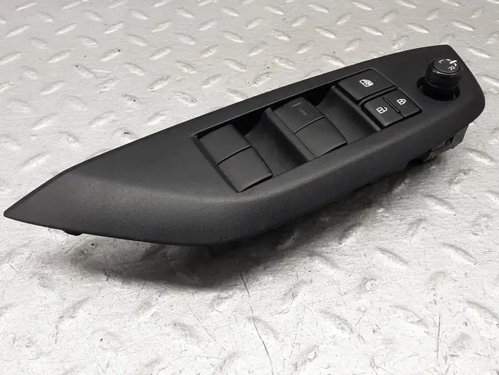 Toyota Yaris XP210 (2020 - ) 840400D020 Блок кнопок стеклоподъемников — фото 1