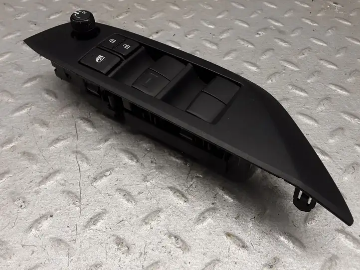 Toyota Yaris XP210 (2020 - ) 840400D020 Блок кнопок стеклоподъемников — фото 2