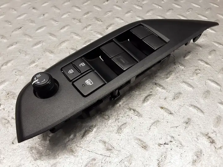 Toyota Yaris XP210 (2020 - ) 840400D020 Блок кнопок стеклоподъемников — фото 3