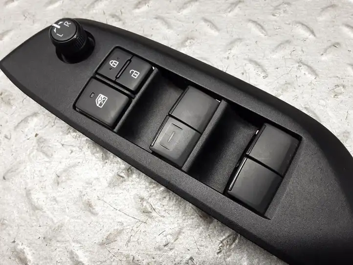 Toyota Yaris XP210 (2020 - ) 840400D020 Блок кнопок стеклоподъемников — фото 4