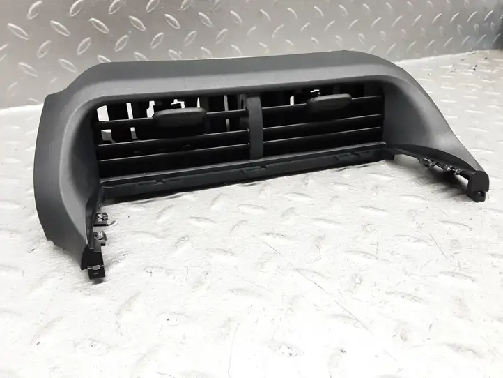 Toyota Yaris XP210 (2020 - ) 55670K0090 Центральный воздушный дефлектор — фото 2