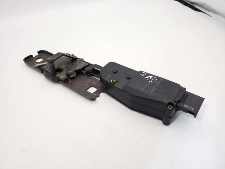Audi Q7 (2005 - 2009)  4F9827383B Притягиватель задней крышки