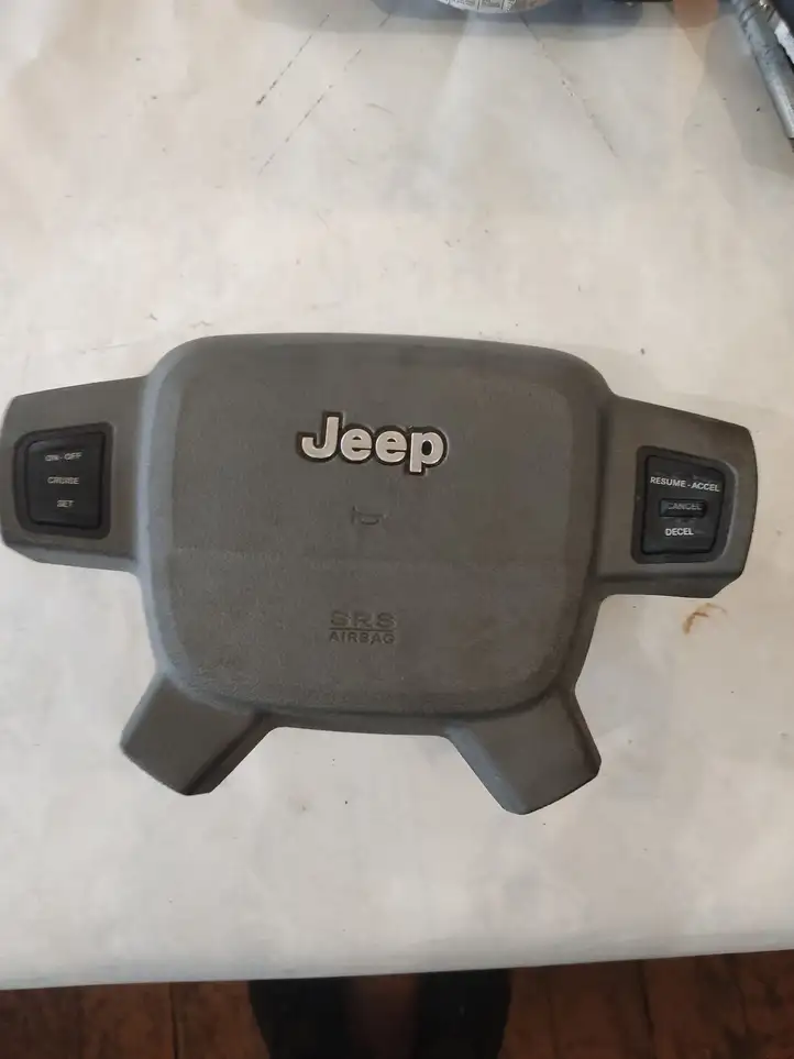 Jeep Grand Cherokee (WK) (2004 - 2010) Подушка безопасности руля — фото 1
