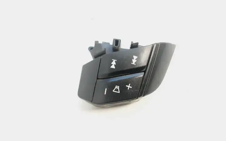 Volvo XC90 (2002 - 2006) 8685484 Кнопки на рулевом колесе — фото 1