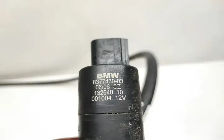 BMW 3 E90 E91 (2005 - 2012) 8377430 Насос омывателя фар — фото 2