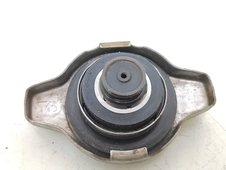 Toyota (2005 - 2014) Крышка расширительного бачка — фото 2