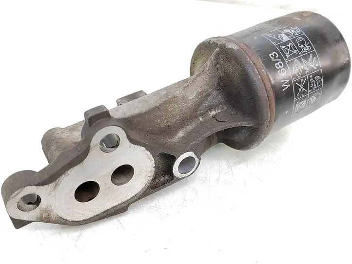 Toyota (2005 - 2014) Кронштейн масляного фильтра — фото 1