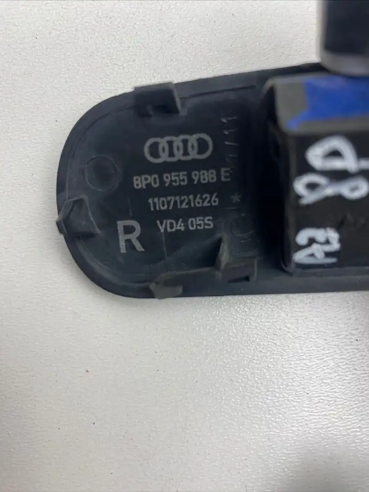 Audi A3/S3 8P (2008 - 2013) 8P0955988E Форсунка омывателя лобового стекла — фото 2