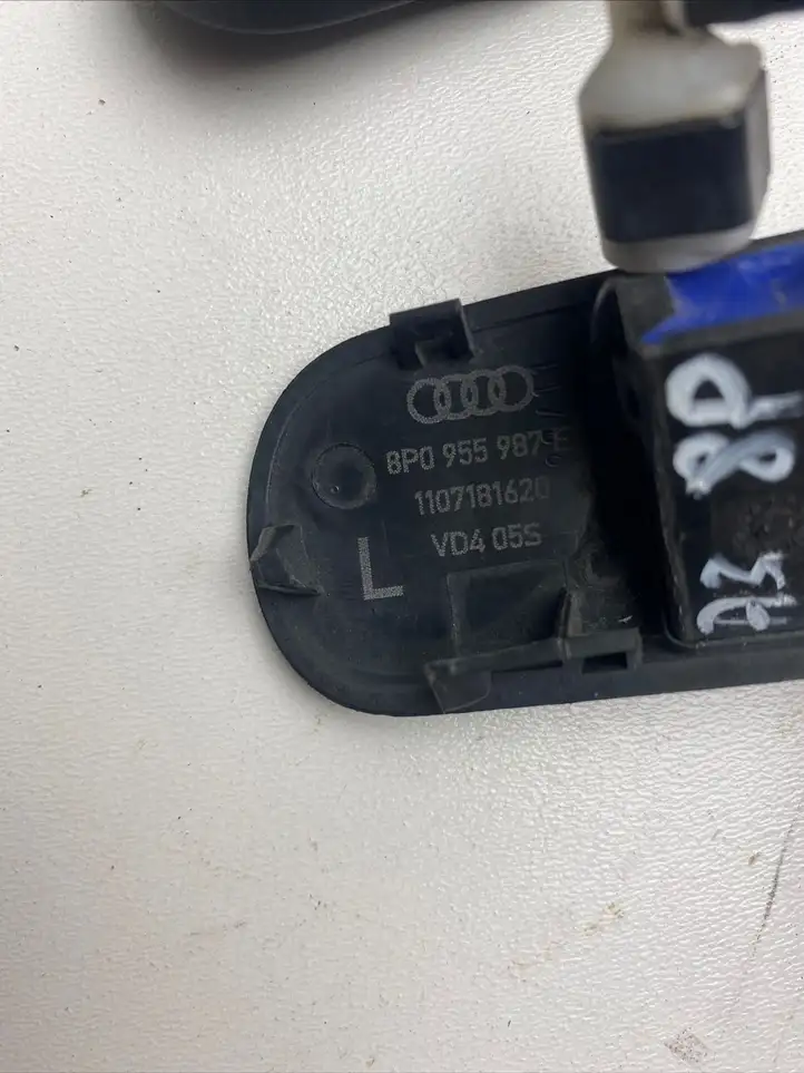 Audi A3/S3 8P (2008 - 2013) 8P0955988E Форсунка омывателя лобового стекла — фото 4