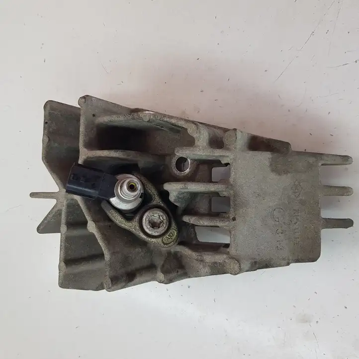 Nissan Juke I F15 (2010 - 2018) 8200771226 Кронштейн двигателя — фото 2