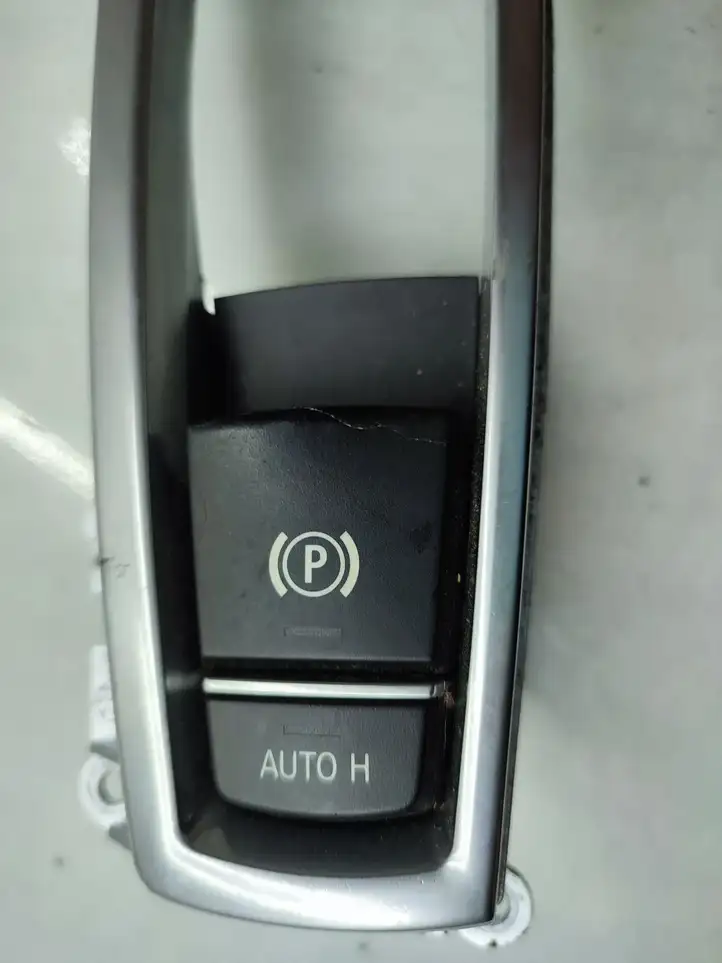 BMW 5 F10 F11 (2009 - 2016) 9217594 Кнопка ручного тормоза — фото 3