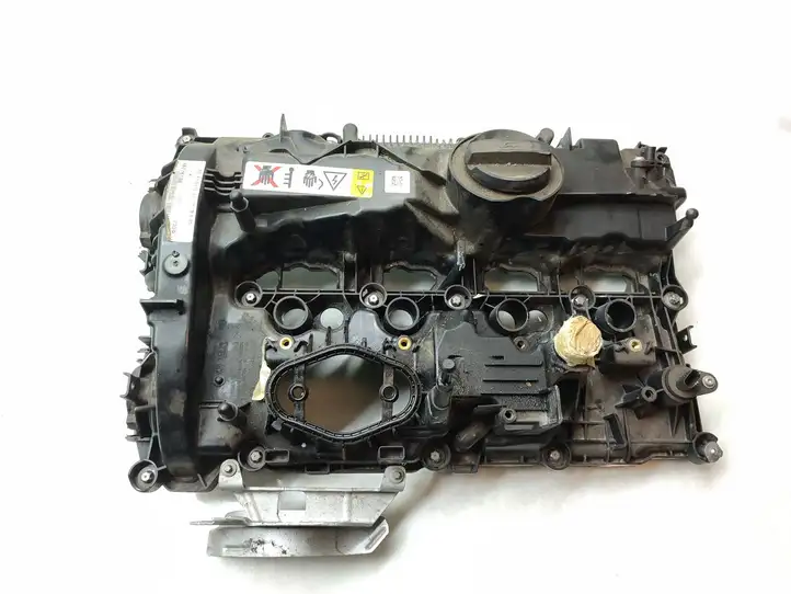 BMW 3 G20 G21 (2019 - ) 72474693 Крышка головки блока цилиндров — фото 1