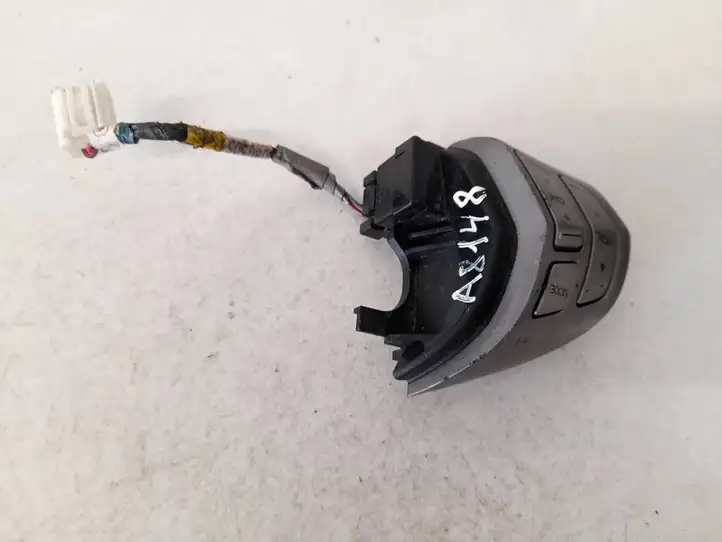 Honda FR-V (2004 - 2009) Кнопки на рулевом колесе — фото 1