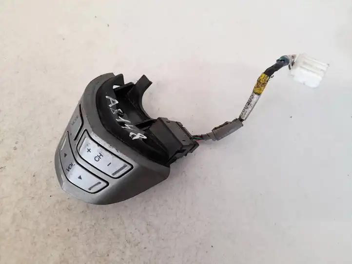 Honda FR-V (2004 - 2009) Кнопки на рулевом колесе — фото 2