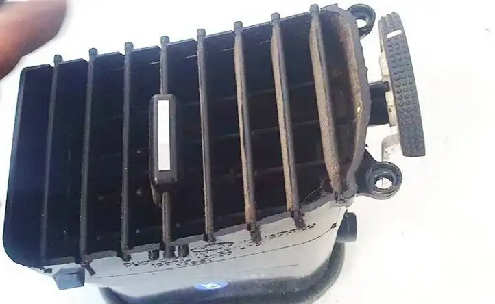 Kia Rio (2005 - 2009) 1g97410000 Центральный воздушный дефлектор — фото 1