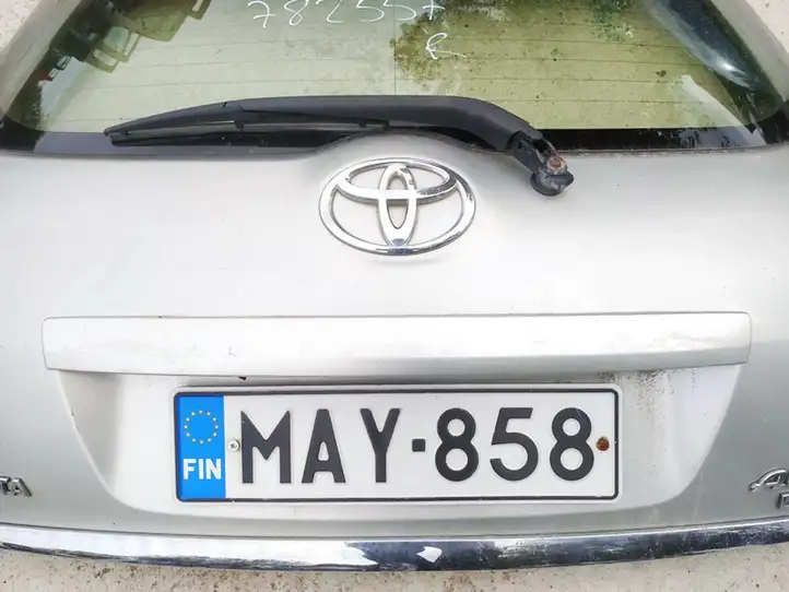 Toyota Auris 150 (2006 - 2012) Подсветка номера — фото 1