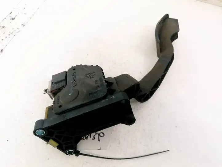 Opel Corsa D (2006 - 2010) 13305804 Педаль акселератора — фото 1