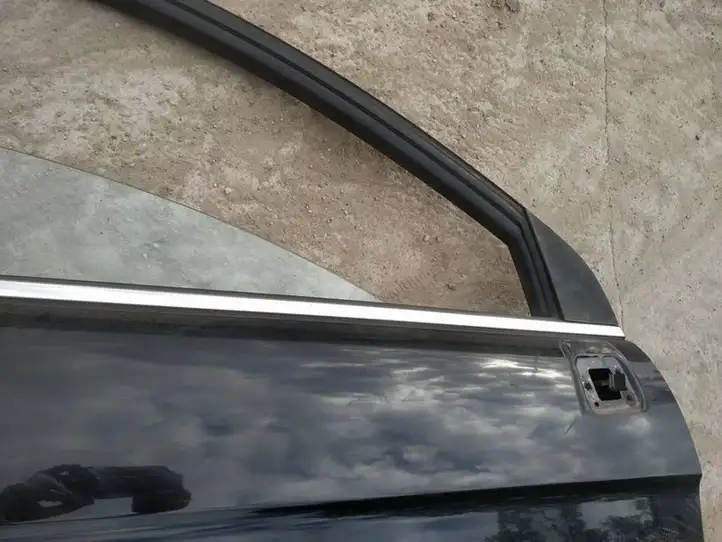 Chevrolet Captiva (2006 - 2011) Накладка стекла передней двери — фото 3