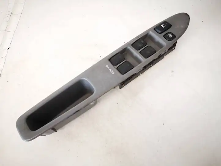 Toyota Avensis Verso (2001 - 2004) 8404044030 Блок кнопок стеклоподъемников — фото 1