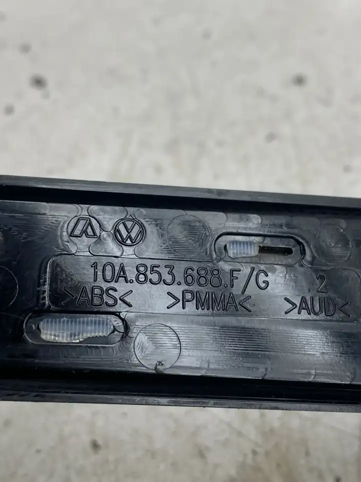 Volkswagen ID.3 (2019 - ) 10A853688F Эмблема модели — фото 3
