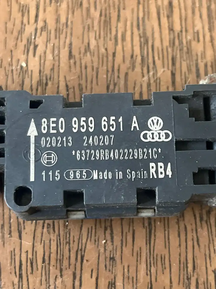 Audi A4 S4 B7 8E 8H (2004 - 2009) 8E0959651A Датчик удара SRS — фото 3