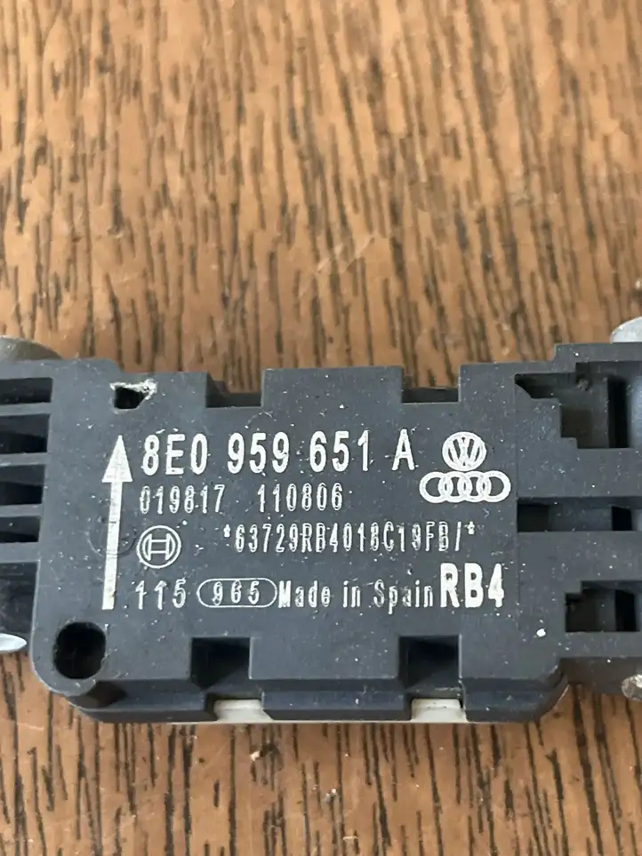 Audi A3/S3 8P (2004 - 2008) 8E0959651A Датчик удара SRS — фото 3