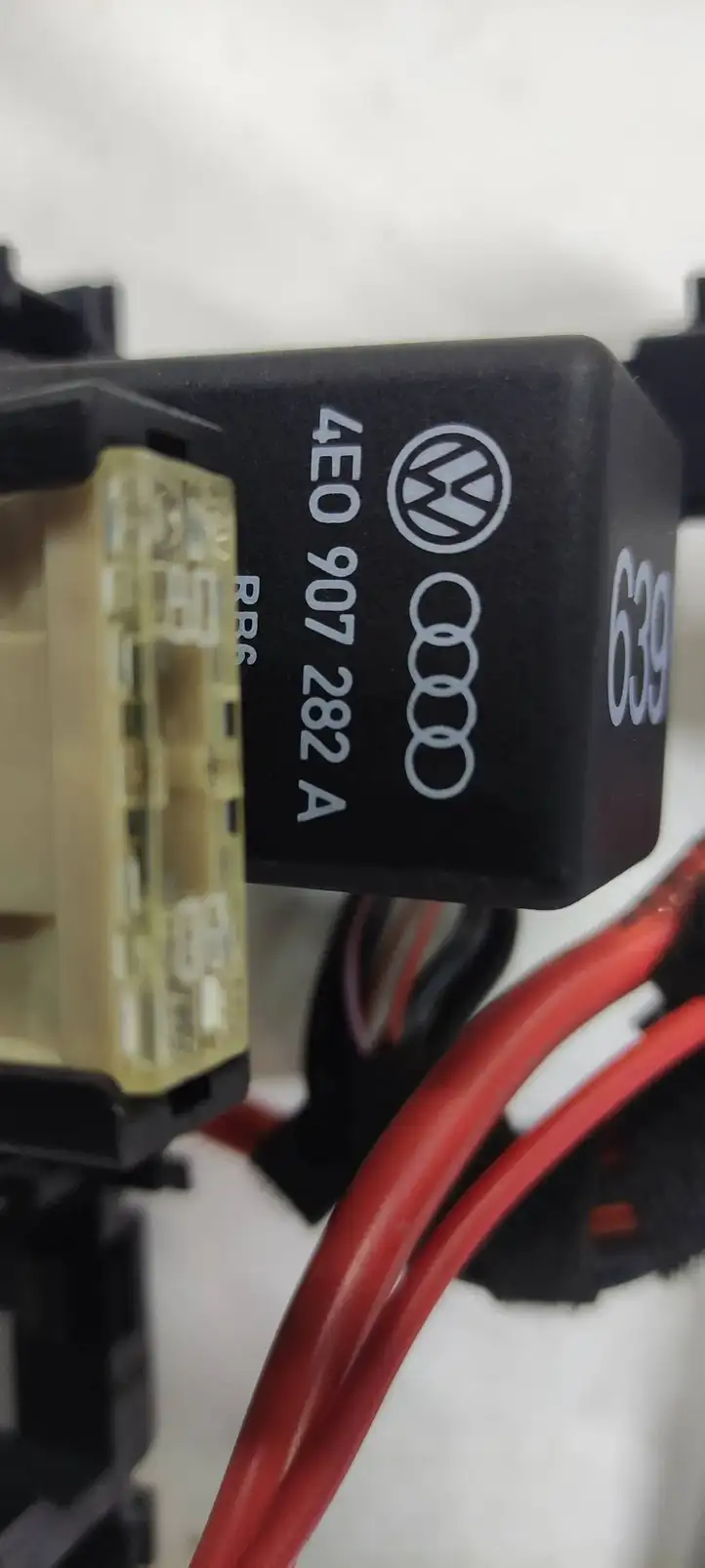 Audi A6 S6 C6 4F (2004 - 2008) 8E0907282A Реле накала свечей — фото 4