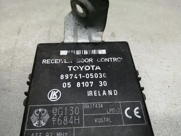 Toyota Avensis T220 (2000 - 2003) 8974105030 Блок управления дверью — фото 4