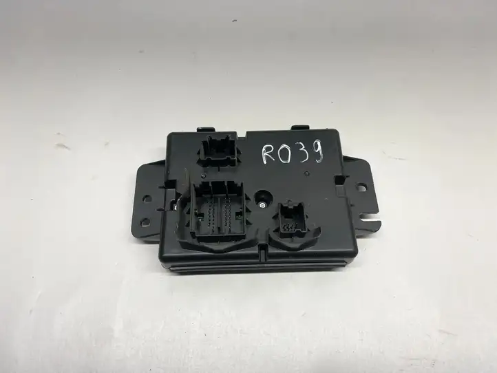 Chrysler Pacifica (2016 - ) P68342101AA Прочие приборы — фото 6