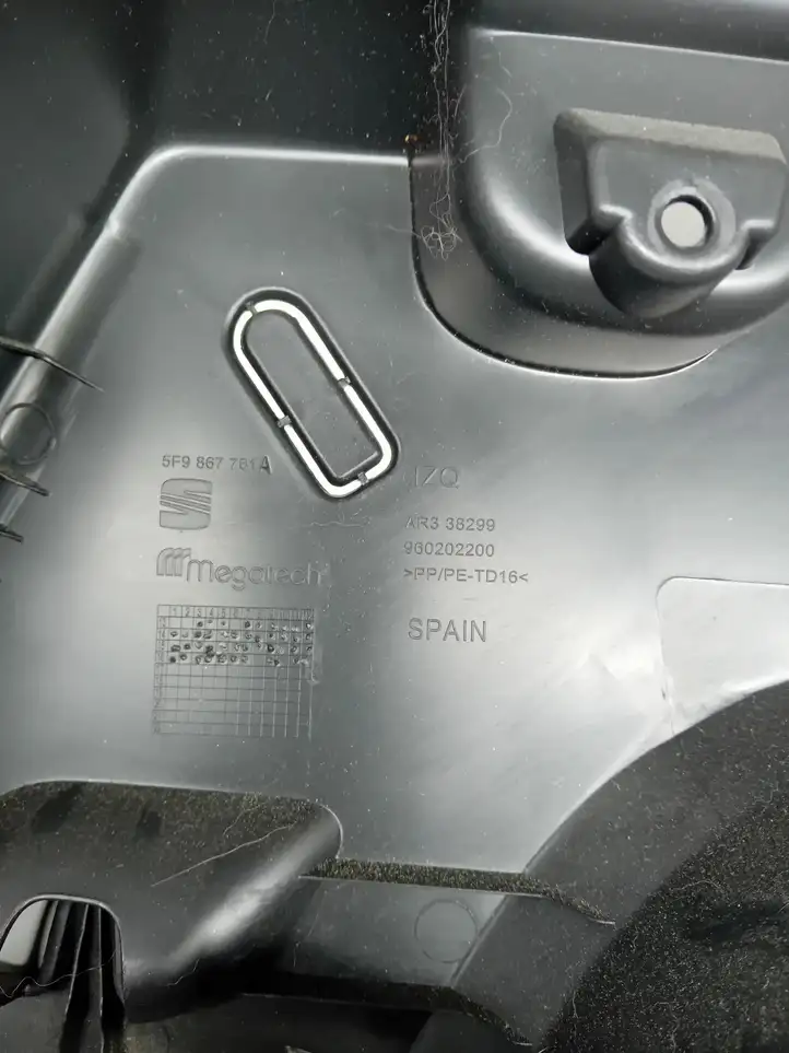Seat Leon (5F) (2012 - 2019) 5F9867761A Держатель шторки — фото 2