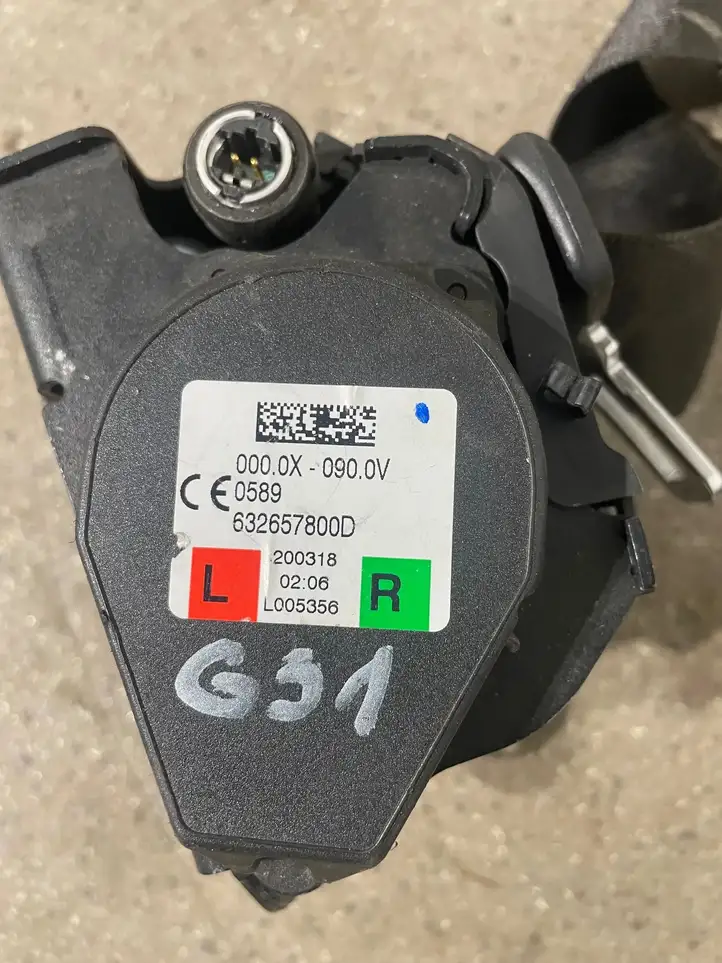 BMW 5 G30 G31 (2016 - ) 632657800D Задний ремень безопасности — фото 9