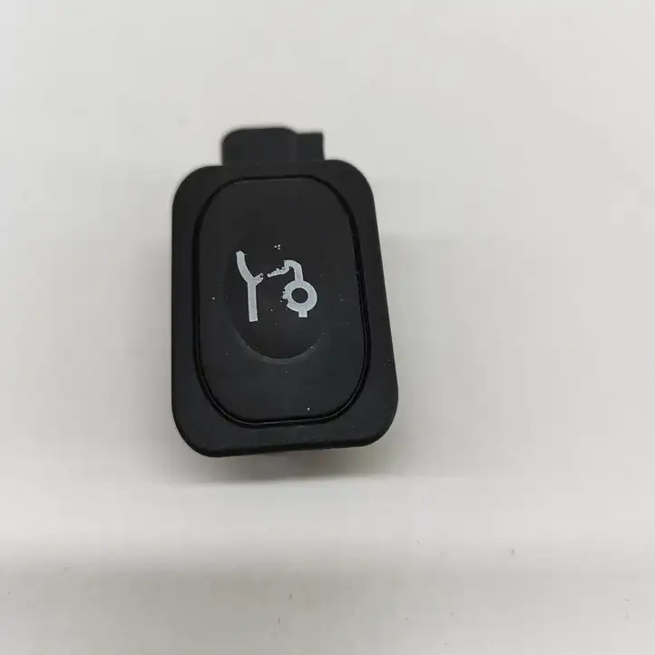Ford Puma (2019 - ) DJ5T14K147AA Кнопка закрытия багажника — фото 2
