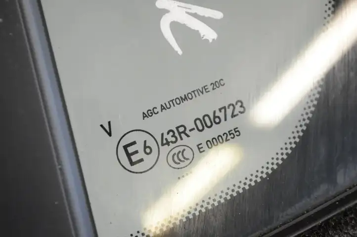 Peugeot 208 (2019 - ) 43R006723 Заднее боковое стекло — фото 4