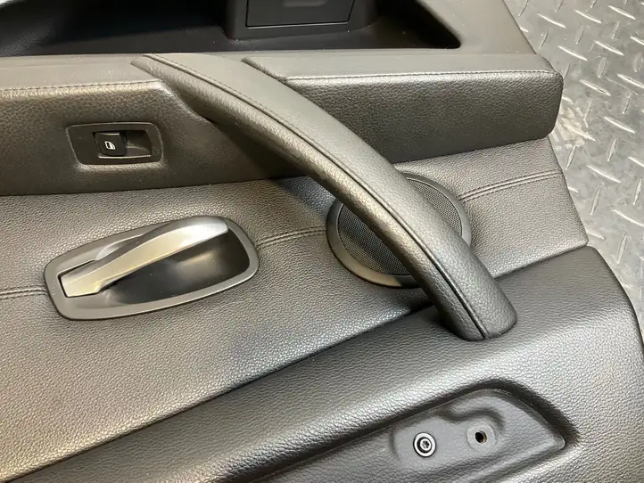 BMW 5 E60 E61 (2004 - 2010) Обшивка задней двери — фото 3