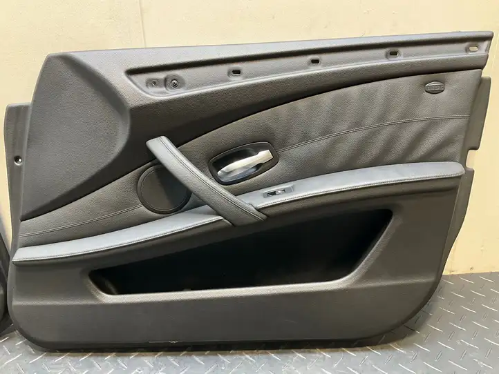 BMW 5 E60 E61 (2004 - 2010) Обшивка задней двери — фото 7
