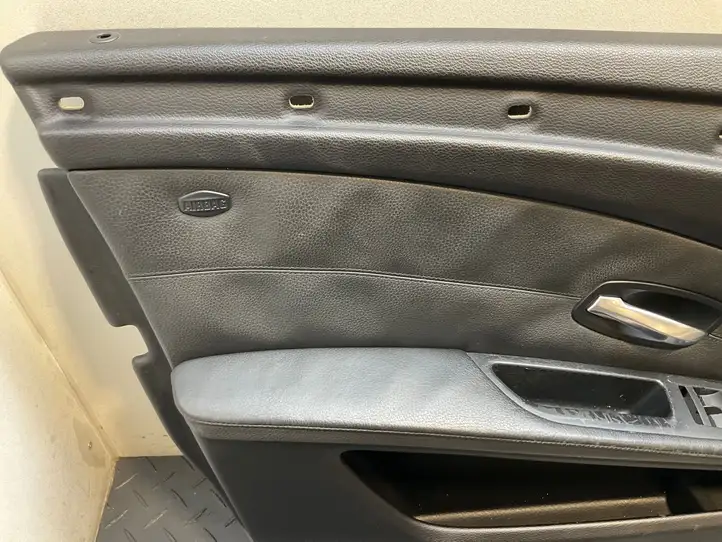 BMW 5 E60 E61 (2004 - 2010) Обшивка задней двери — фото 22
