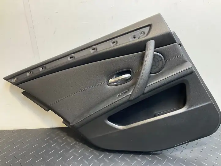 BMW 5 E60 E61 (2004 - 2010) Обшивка задней двери — фото 27