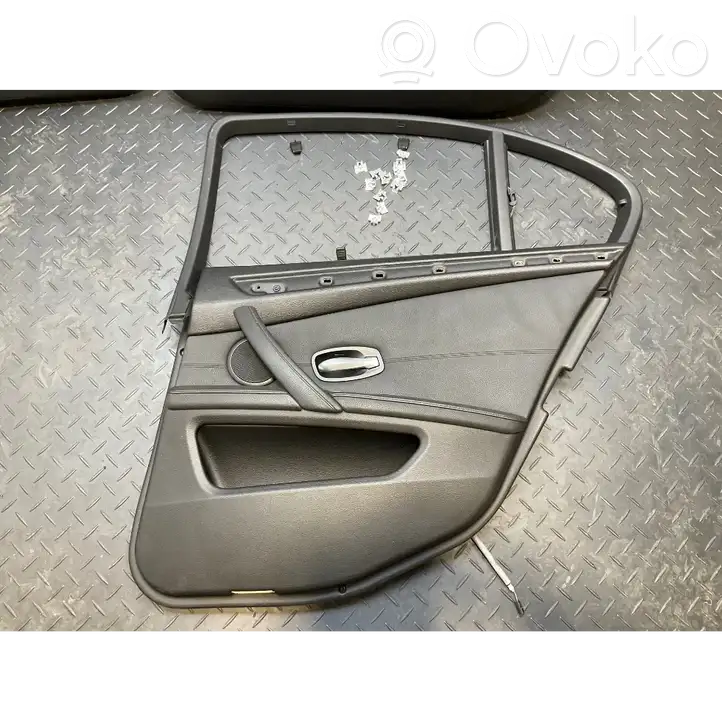 BMW 5 E60 E61 (2004 - 2010) Обшивка задней двери — фото 6