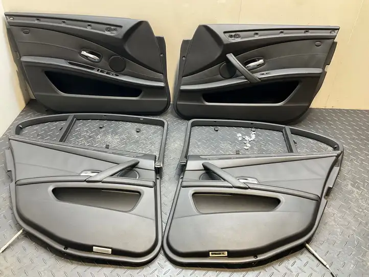 BMW 5 E60 E61 (2004 - 2010) Обшивка задней двери — фото 12