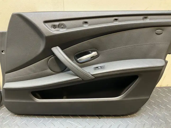 BMW 5 E60 E61 (2004 - 2010) Обшивка задней двери — фото 15