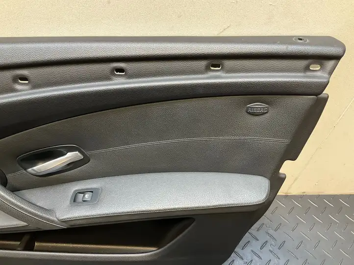 BMW 5 E60 E61 (2004 - 2010) Обшивка задней двери — фото 17