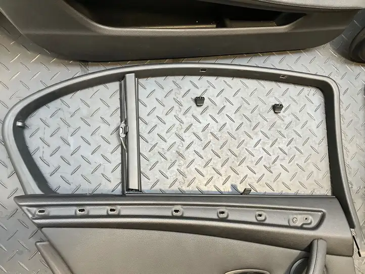 BMW 5 E60 E61 (2004 - 2010) Обшивка задней двери — фото 31