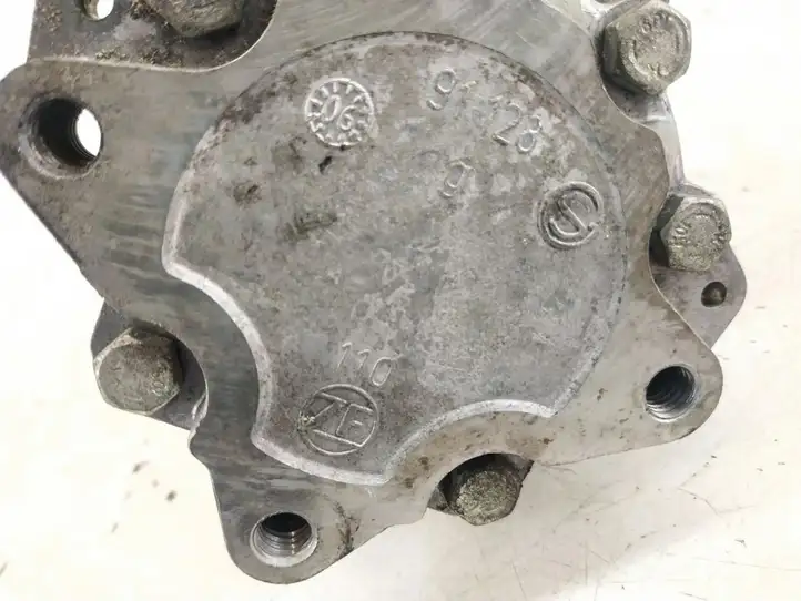 Audi A4 (2004 - 2009)   Насос усилителя руля (гур)