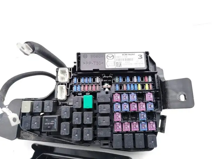 Mazda 6. (2018 - )  GBEF-6676Y Блок предохранителей