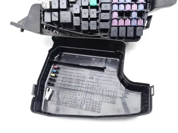 Mazda 6. (2018 - )  GBEF-6676Y Блок предохранителей