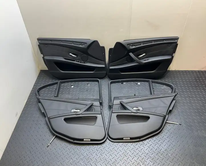 BMW 5 E60 E61 (2004 - 2010) Обшивка задней двери — фото 1