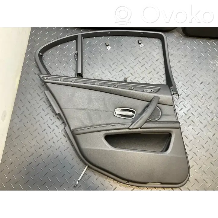 BMW 5 E60 E61 (2004 - 2010) Обшивка задней двери — фото 8