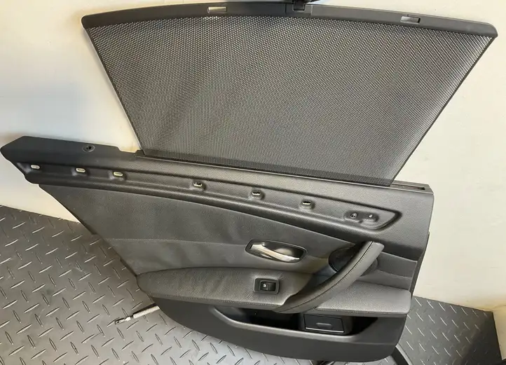 BMW 5 E60 E61 (2004 - 2010) Обшивка задней двери — фото 9
