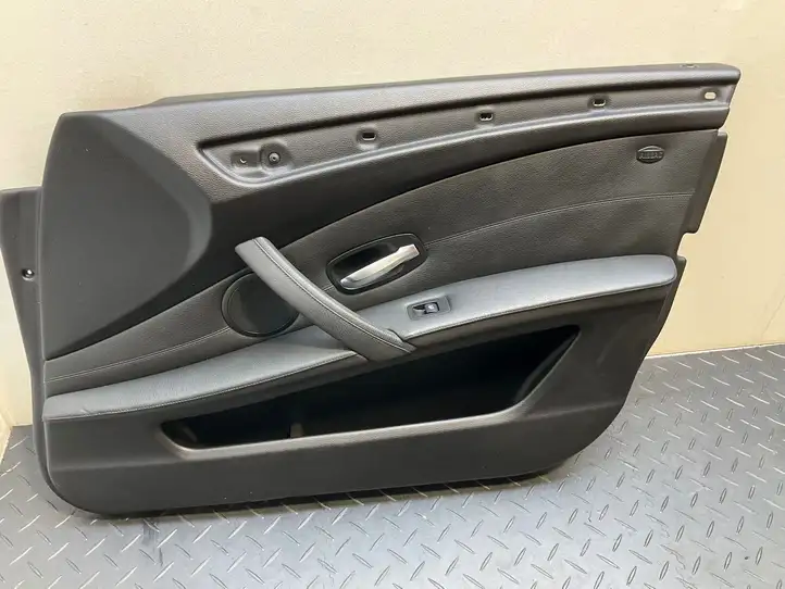 BMW 5 E60 E61 (2004 - 2010) Обшивка задней двери — фото 26